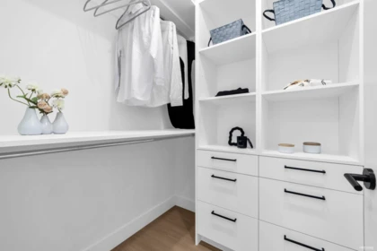 Guest Bathroom Photo of 2 2316 Cliff Avenue, Burnaby, BC
