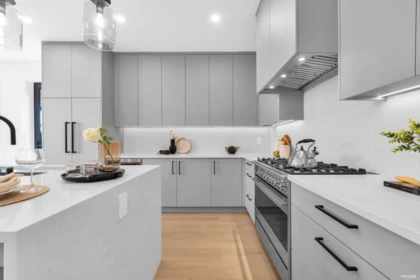 Kitchen Photo of 2 2316 Cliff Avenue, Burnaby, BC
