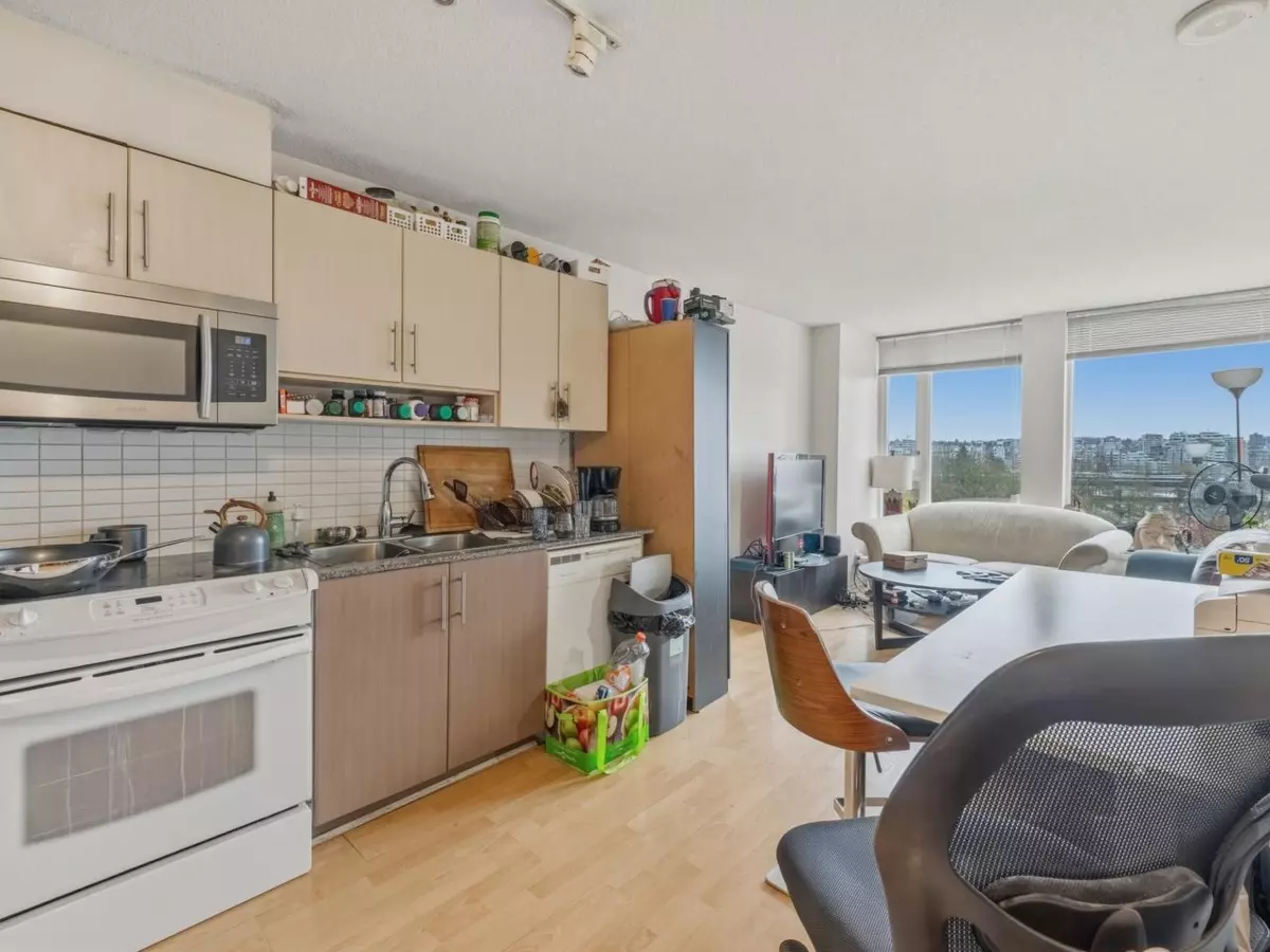 Living Room Photo of 710 550 Taylor Street, Vancouver, BC