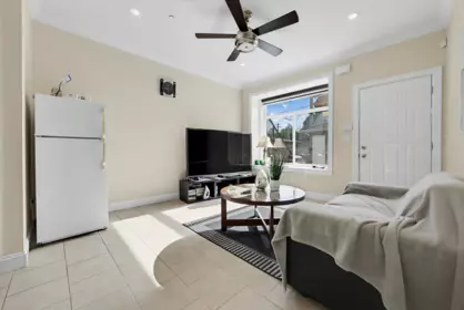 Hallway Photo of 765 Skeena Street, Vancouver, BC