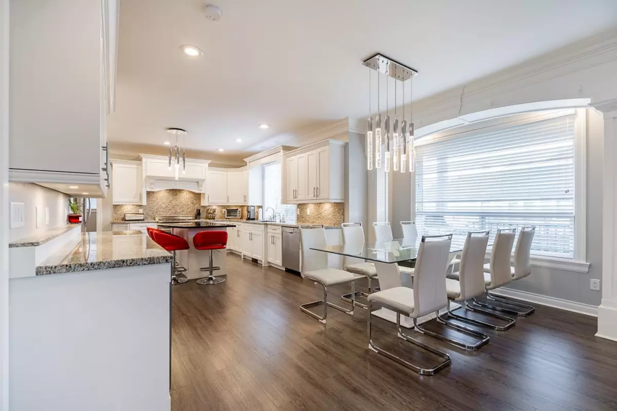 Dining Area Photo of 933 164 Street, Surrey, BC
