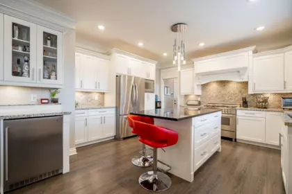 Kitchen Island Photo of 933 164 Street, Surrey, BC
