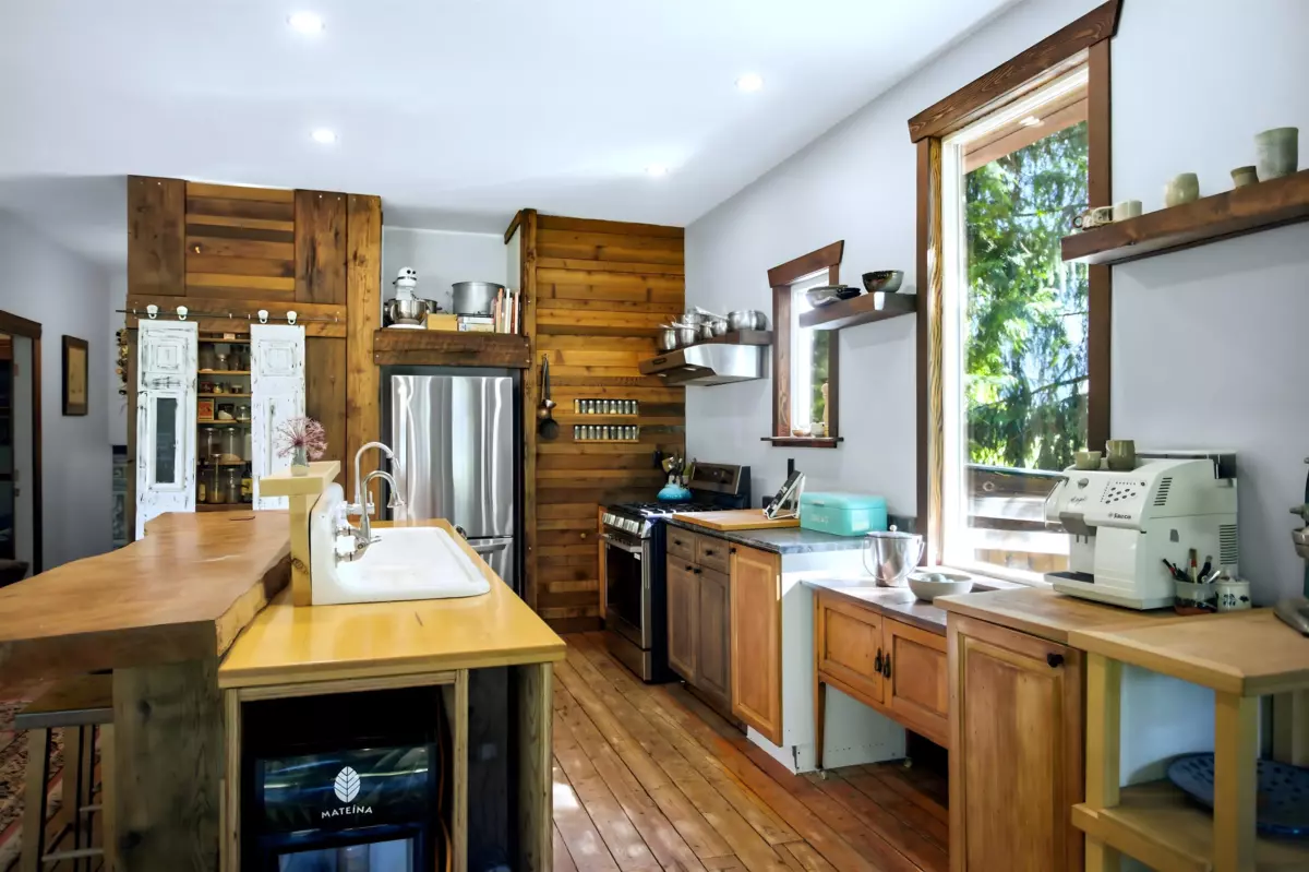 Family Room Photo of 8173 Pemberton Meadows Road, Pemberton, BC