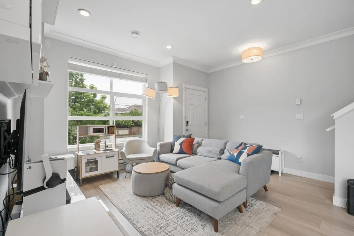 Living Room Photo of 25 4191 No. 4 Road, Richmond, BC