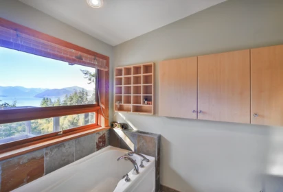 Breakfast Nook Photo of 170 Highview Place, Lions Bay, BC