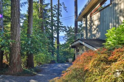 Garage Interior Photo of 170 Highview Place, Lions Bay, BC