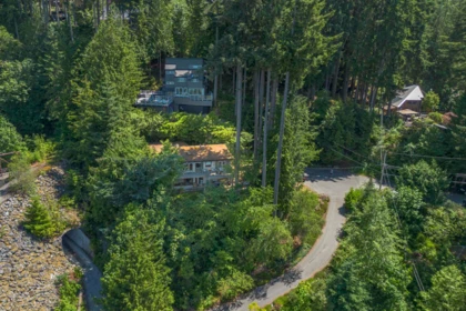 Outdoor Deck Photo of 170 Highview Place, Lions Bay, BC