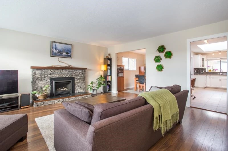 Family Room Photo of 1990 150 Street, Surrey, BC