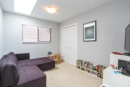 Basement Recreation Room Photo of 1990 150 Street, Surrey, BC