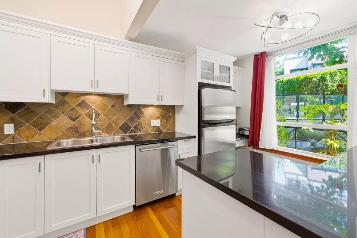 Family Room Photo of 114 8 Renaissance Square, New Westminster, BC