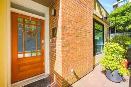 114 8 Renaissance Square, New Westminster, BC, New Westminster — Townhouse for sale