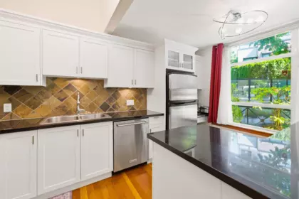 114 8 Renaissance Square, New Westminster, BC, New Westminster — Townhouse for sale