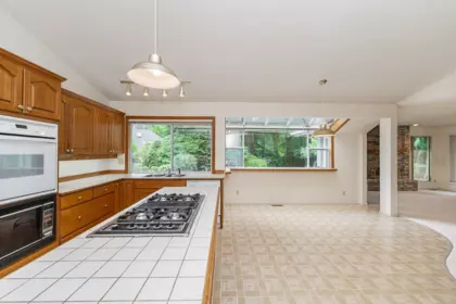 Kitchen Island Photo of 13096 21a Avenue, Surrey, BC