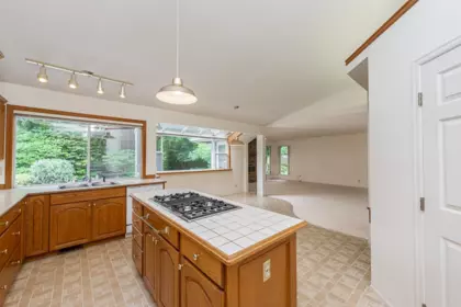Kitchen Photo of 13096 21a Avenue, Surrey, BC