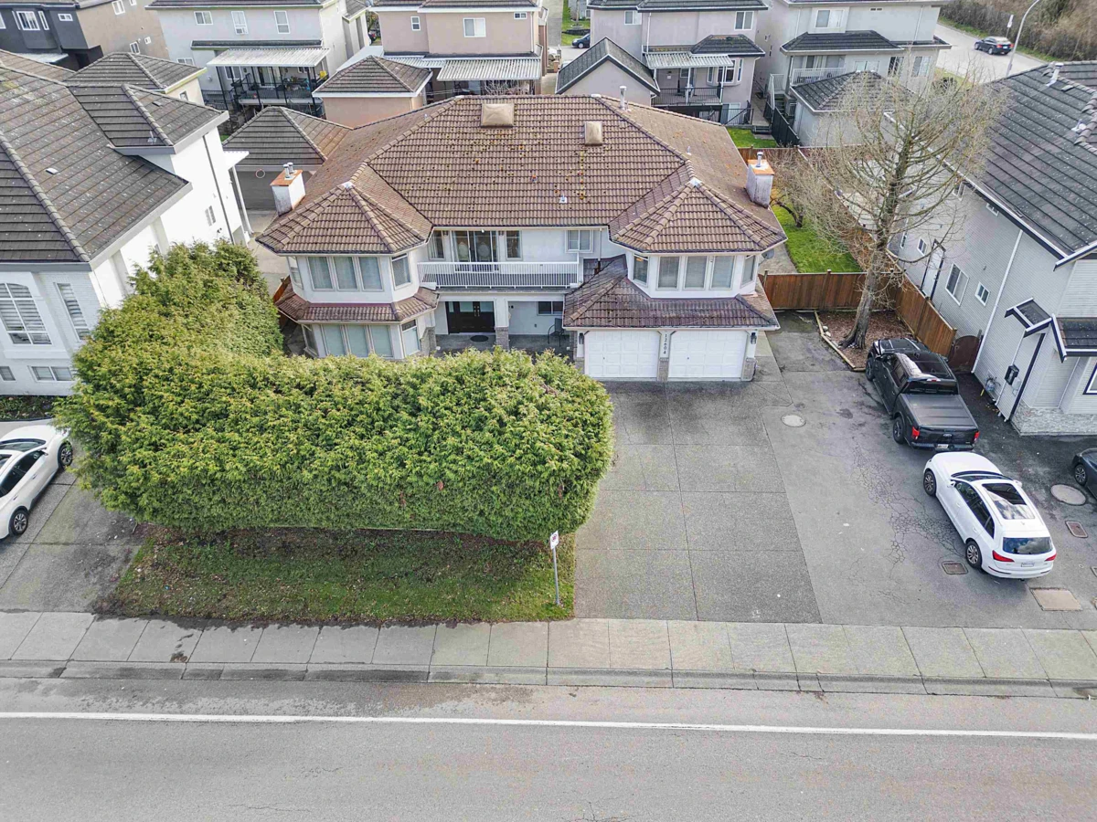 Living Room Photo of 12604 68 Avenue, Surrey, BC