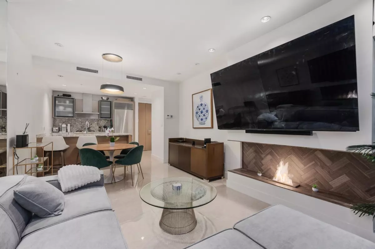 Living Room Photo of 3403 1111 Alberni Street, Vancouver, BC