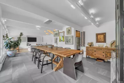 Kitchen Island Photo of 1555 Queens Avenue, West Vancouver, BC