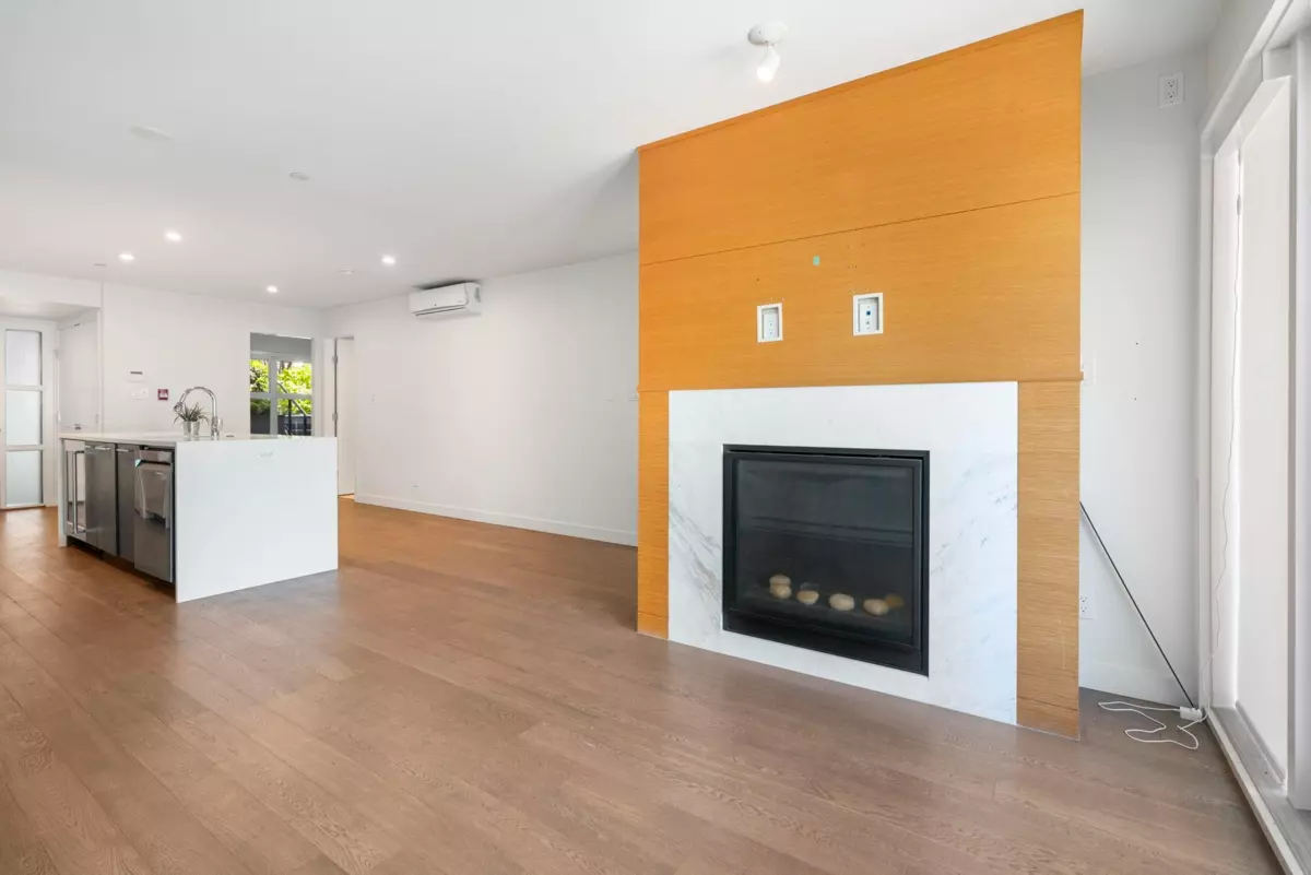 Dining Area Photo of 203 1150 Oxford Street, White Rock, BC