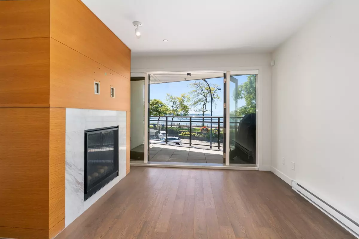 Living Room Photo of 203 1150 Oxford Street, White Rock, BC