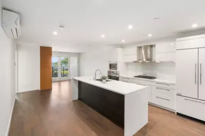 Kitchen Island Photo of 203 1150 Oxford Street, White Rock, BC