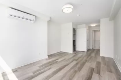 Walk-In Closet Photo of 203 1150 Oxford Street, White Rock, BC