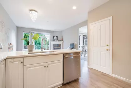 Breakfast Nook Photo of 101 678 Citadel Drive, Port Coquitlam, BC