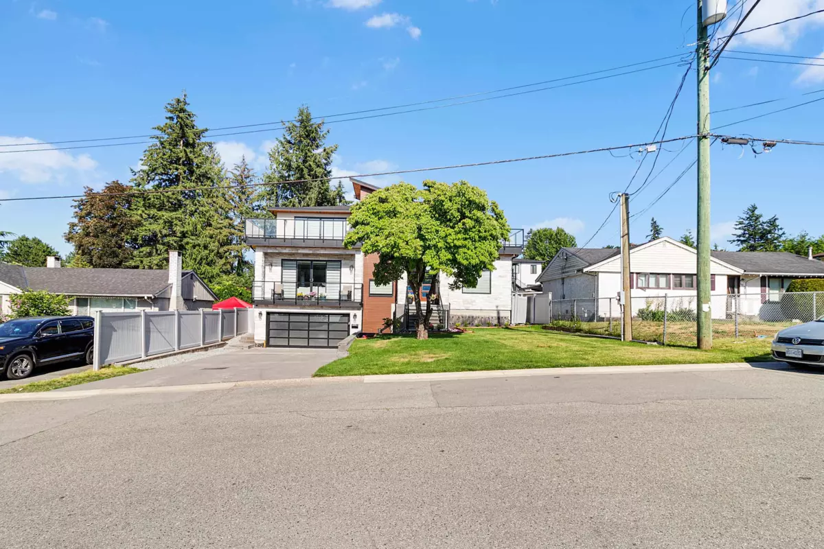 Living Room Photo of 10936 128a Street, Surrey, BC