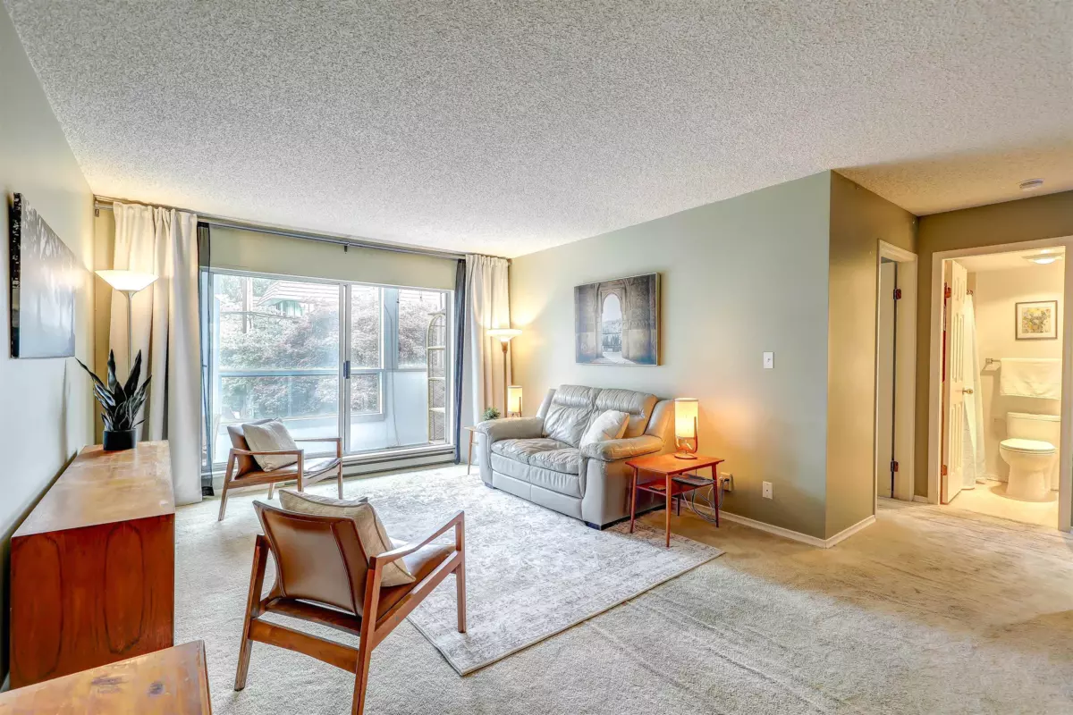 Living Room Photo of 206 1473 Blackwood Street, White Rock, BC