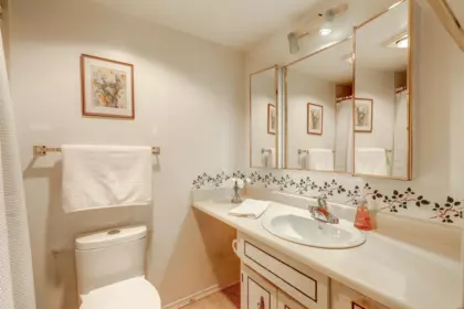 Office / Den Photo of 206 1473 Blackwood Street, White Rock, BC