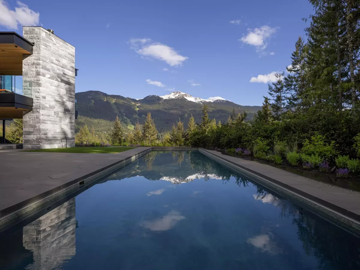 Living Room Photo of 5412 Stonebridge Drive, Whistler, BC