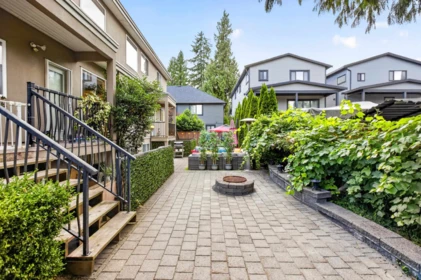 Front Yard Photo of 21291 122b Avenue, Maple Ridge, BC