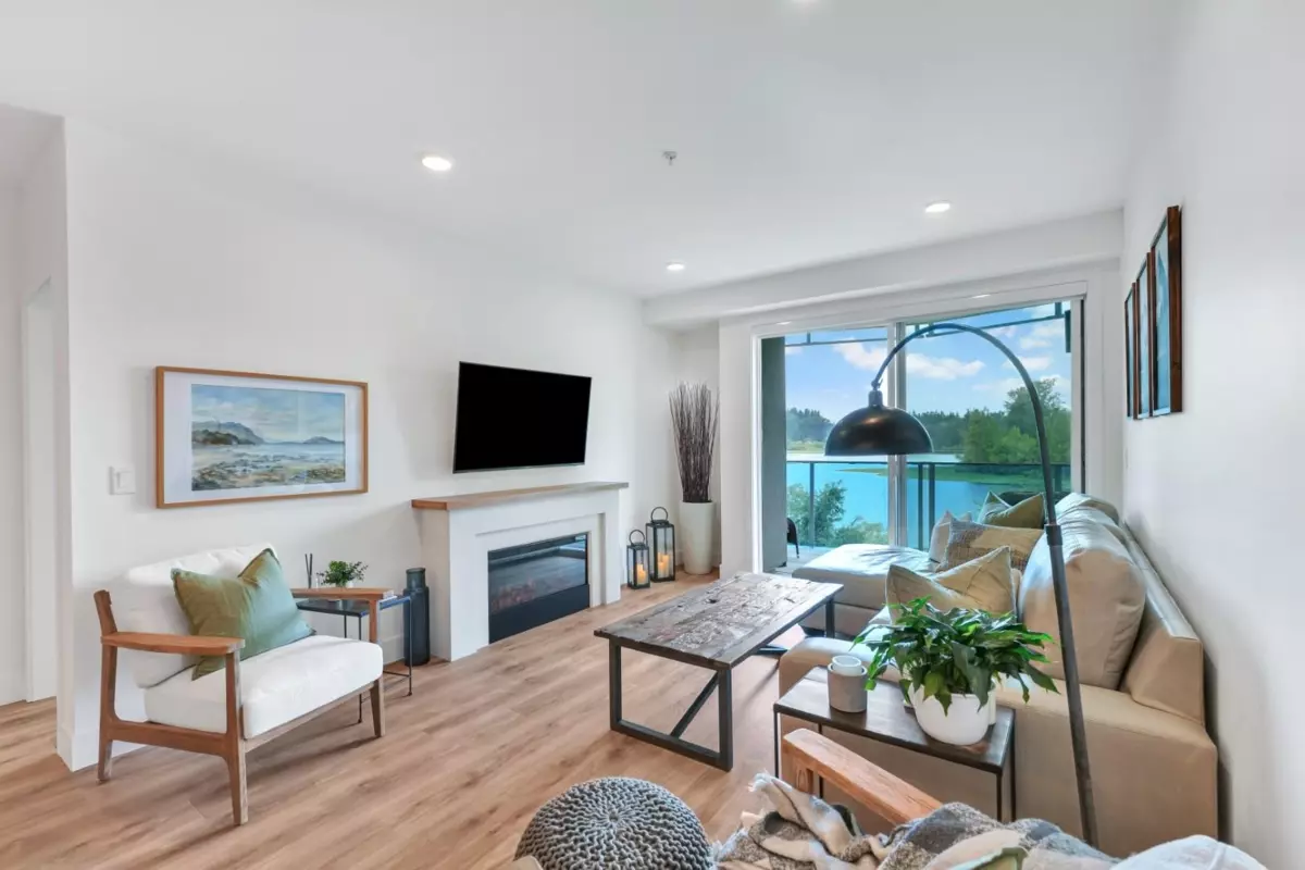 Dining Area Photo of 404 33160 Plaxton Crescent, Abbotsford, BC