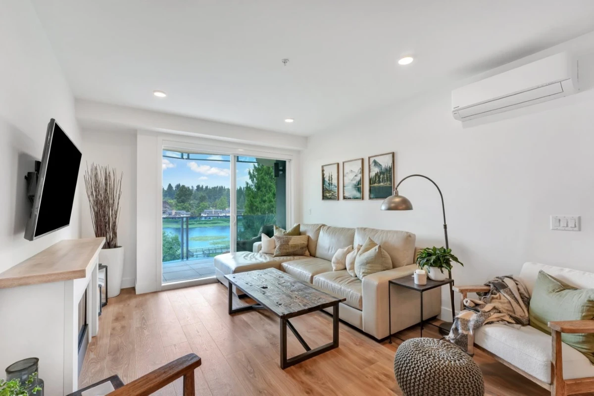 Family Room Photo of 404 33160 Plaxton Crescent, Abbotsford, BC