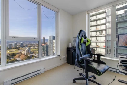 Walk-In Closet Photo of 3103 13325 102a Avenue, Surrey, BC