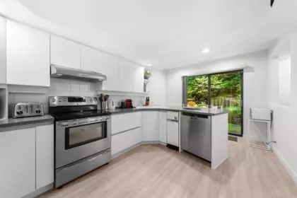 Breakfast Nook Photo of 826 Frederick Road, North Vancouver, BC