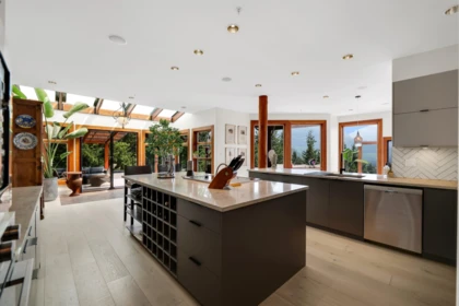 Kitchen Island Photo of 4 40781 Thunderbird Ridge, Squamish, BC