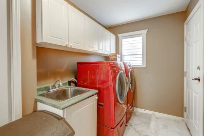 Basement Recreation Room Photo of 15341 80 Avenue, Surrey, BC
