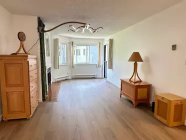 303 9890 Manchester Drive, Burnaby, BC, Burnaby — Apartment/Condo for sale