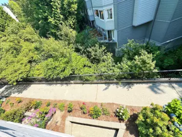 Garden / Landscaping Photo of 303 9890 Manchester Drive, Burnaby, BC
