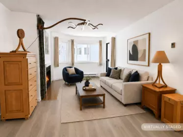 303 9890 Manchester Drive, Burnaby, BC, Burnaby — Apartment/Condo for sale