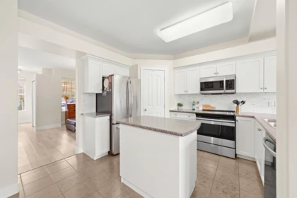 Kitchen Island Photo of 10292 242b Street, Maple Ridge, BC