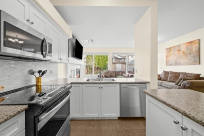Kitchen Photo of 10292 242b Street, Maple Ridge, BC