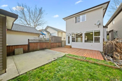 Staircase Photo of 10292 242b Street, Maple Ridge, BC