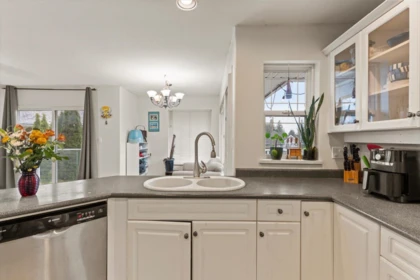Kitchen Island Photo of 5635 Viewpoint Place, Chilliwack, BC