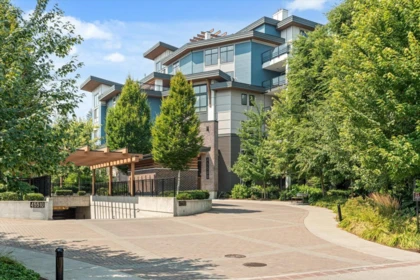 Entry Foyer Photo of 112 45500 Market Way, Chilliwack, BC
