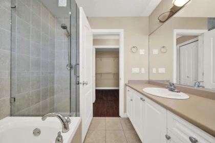 Entry Foyer Photo of 16773 63 Avenue, Surrey, BC