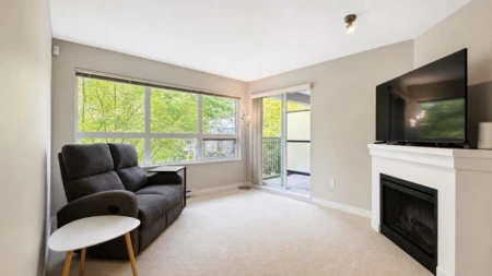 212 6828 Eckersley Road, Richmond, BC, Richmond — Apartment/Condo for sale