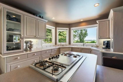 Kitchen Island Photo of 16672 77 Avenue, Surrey, BC