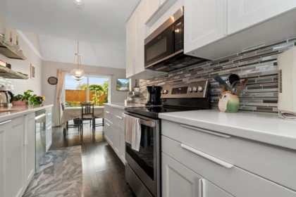Kitchen Island Photo of 14 1829 Heath Road, Agassiz, BC