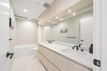 Entry Foyer Photo of 416 300 Salter Street, New Westminster, BC